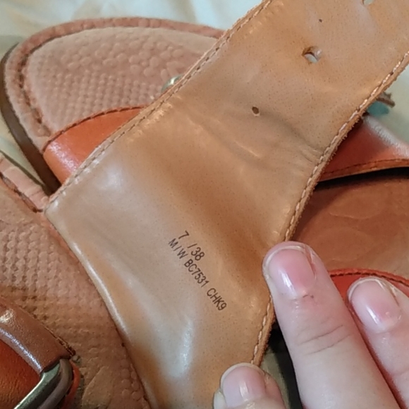 Women's Size 7 Born Concept Sandals - Picture 4 of 5